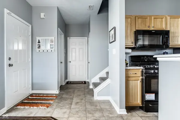 6220 Bishops Pond LN, Indianapolis, IN 46268
