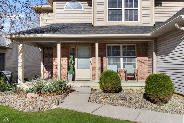1208 Rotherham LN, Beech Grove, IN 46107