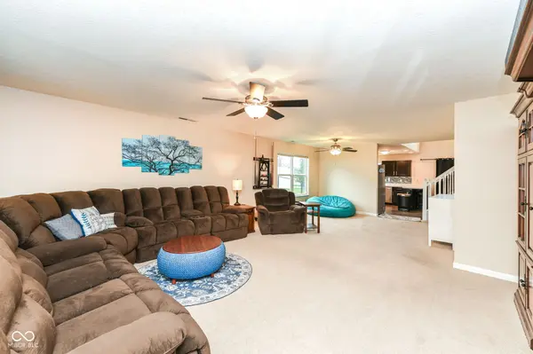 2545 Wildflower LN, Greenwood, IN 46143