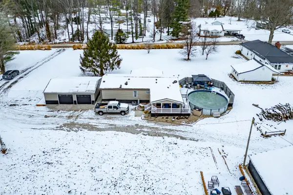 976 Vinegar Hill RD, Bedford, IN 47421