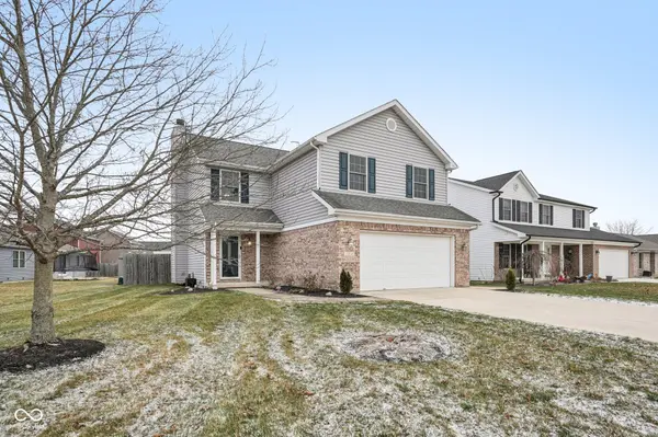 1916 N Sandal Wood DR, Yorktown, IN 47396