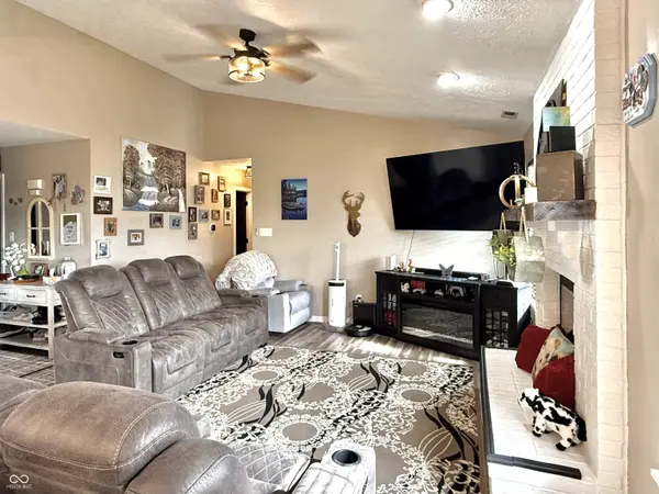 1062 Berwyn RD, New Whiteland, IN 46184