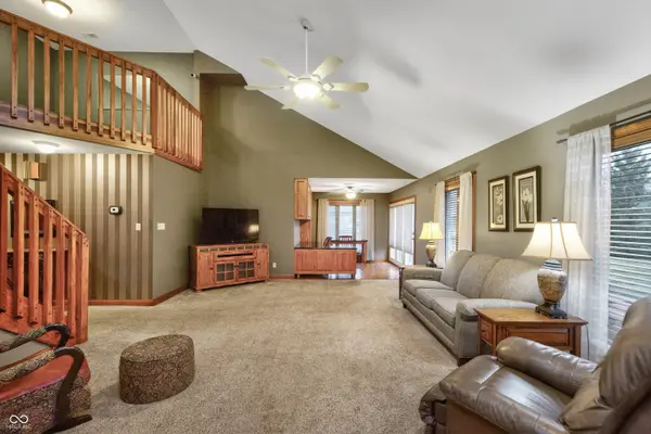 514 Greenland LN, Yorktown, IN 47396