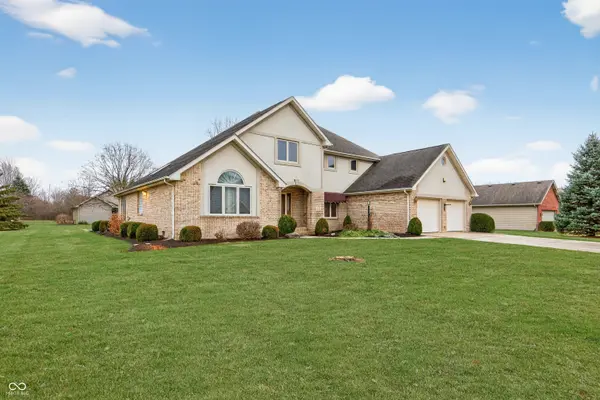 514 Greenland LN, Yorktown, IN 47396