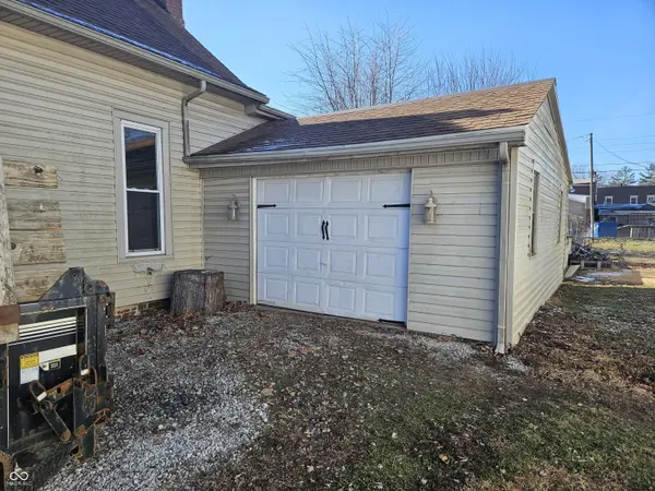 440 N 8th ST, Clinton, IN 47842