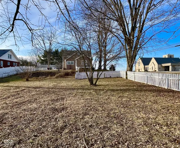 221 N Sycamore St, Brownstown, IN 47220