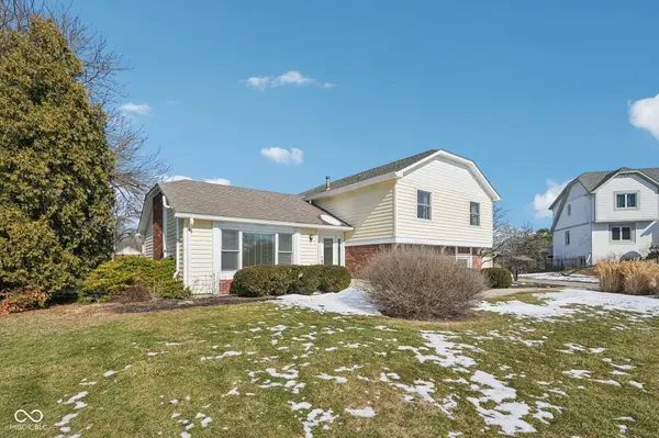 6 Greyhound CIR, Carmel, IN 46032