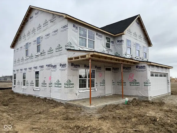 6911 Emerald LN, Whitestown, IN 46075