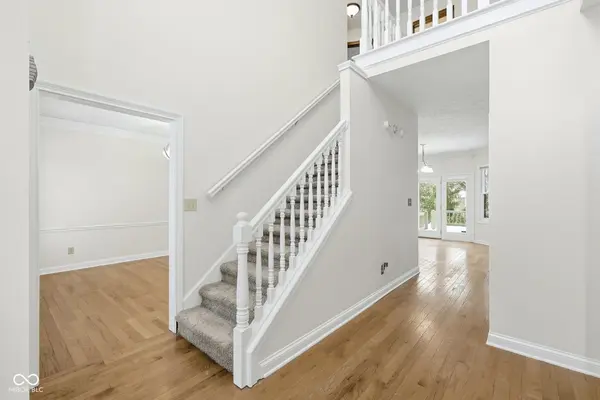 10236 Bent Tree LN, Fishers, IN 46037
