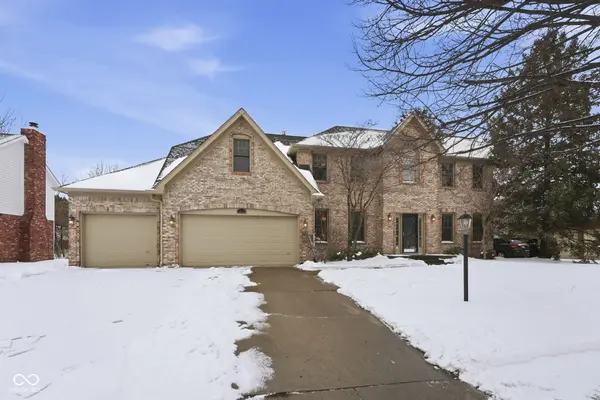 10236 Bent Tree LN, Fishers, IN 46037