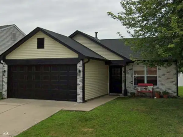 1046 Ebony CIR, Franklin, IN 46131