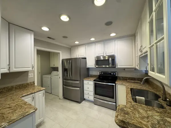 11130 Vineyard DR, Fishers, IN 46038