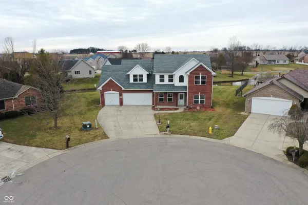 54 Spring Lake CT, Trafalgar, IN 46181