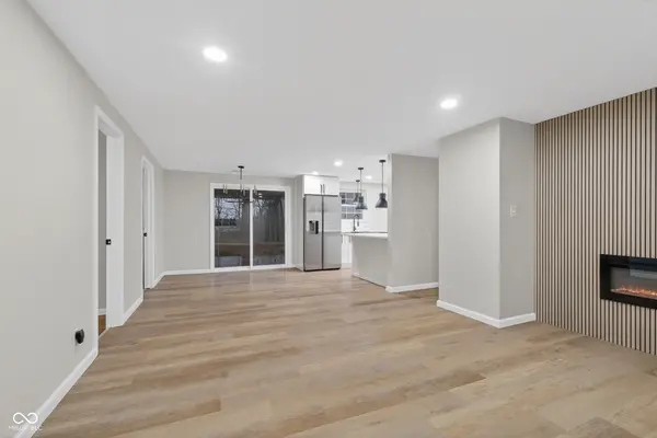 630 Karen DR, Zionsville, IN 46077