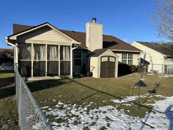 1229 Middleham LN, Beech Grove, IN 46107