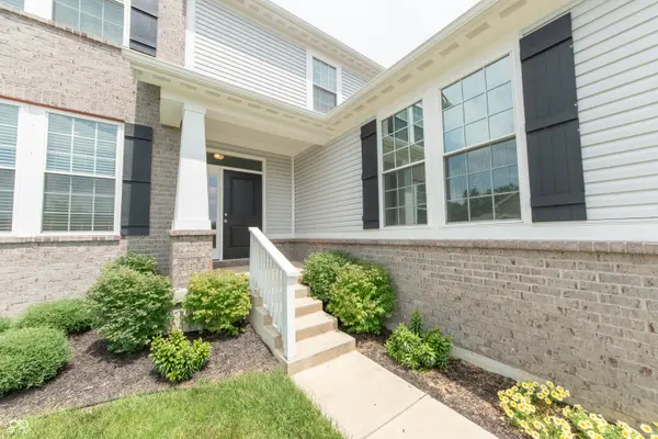 7042 Pinnacle DR, Columbus, IN 47201