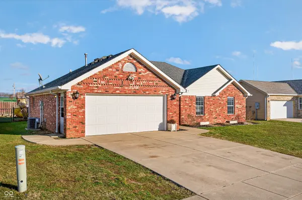 213 Dunn DR, Trafalgar, IN 46181