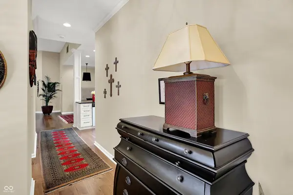 2048 Oldfields Cir N DR, Indianapolis, IN 46228