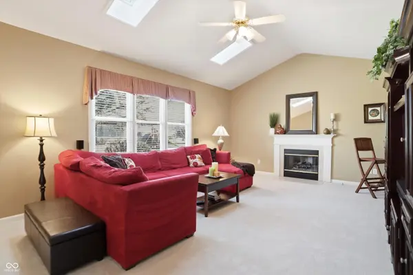 10828 Woodmont LN, Fishers, IN 46037