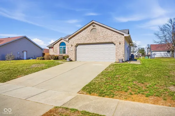 3442 Berkdale DR, Columbus, IN 47203