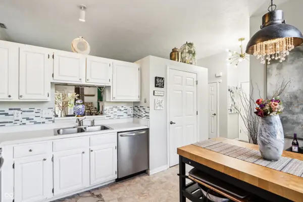 340 Seabreeze CIR, Avon, IN 46123