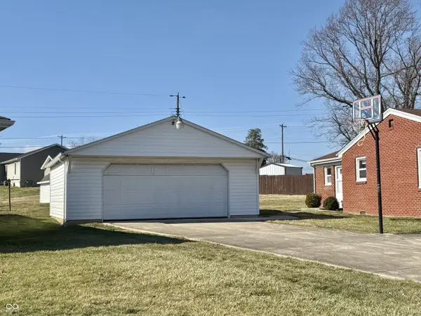 804 S Main ST, Brownstown, IN 47220