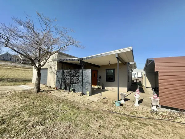 215 W Cross ST, Brownstown, IN 47220