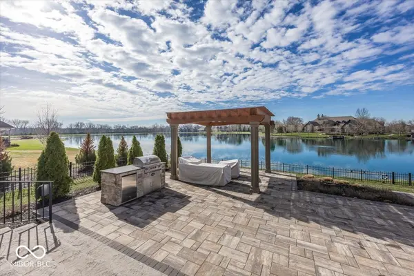 4305 Prairie Falcon DR, Zionsville, IN 46077
