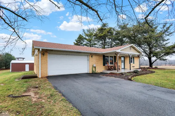 7422 S 300 W, Trafalgar, IN 46181