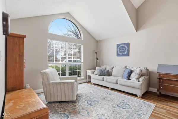7678 Colonial CT, Fishers, IN 46038
