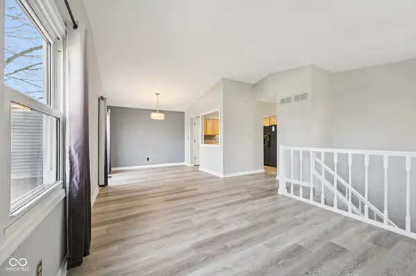 7449 Prairie Lake DR, Indianapolis, IN 46256