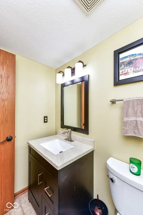 8188 Foxchase CIR, Indianapolis, IN 46256