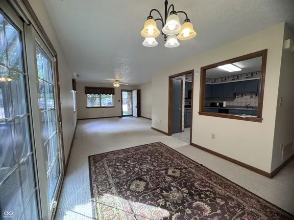 489 Fleetwood LN, Franklin, IN 46131