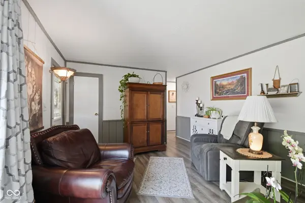 1290 Tree Top LN, Greenwood, IN 46142