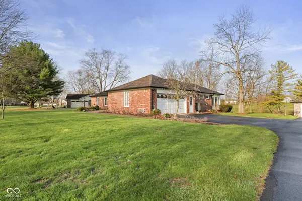 2496 S Sunrise DR, New Palestine, IN 46163