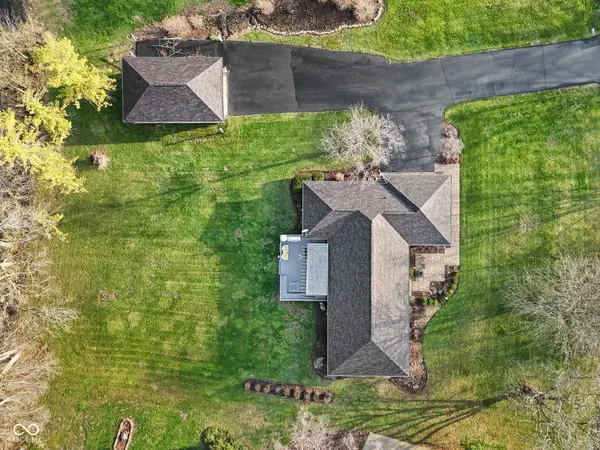 2496 S Sunrise DR, New Palestine, IN 46163