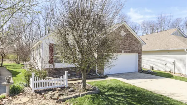 922 Lincoln Park West DR, Greenwood, IN 46142
