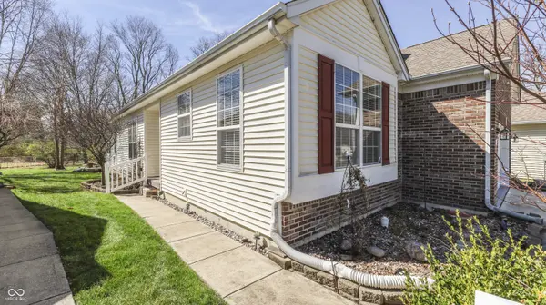 922 Lincoln Park West DR, Greenwood, IN 46142