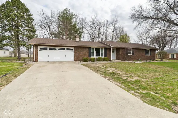 1448 N Lakeview DR, Frankfort, IN 46041