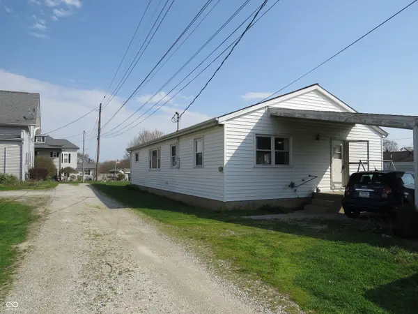 825 Jackson ST, Hope, IN 47246