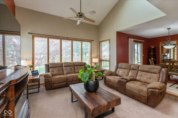 4651 Monterey DR, Columbus, IN 47203