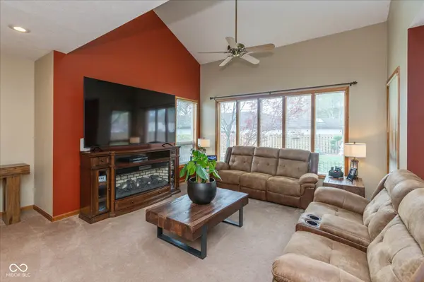 4651 Monterey DR, Columbus, IN 47203