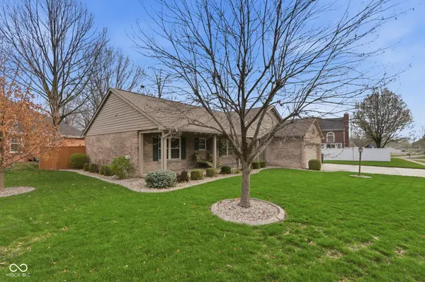 1247 Smoketree DR, Beech Grove, IN 46107