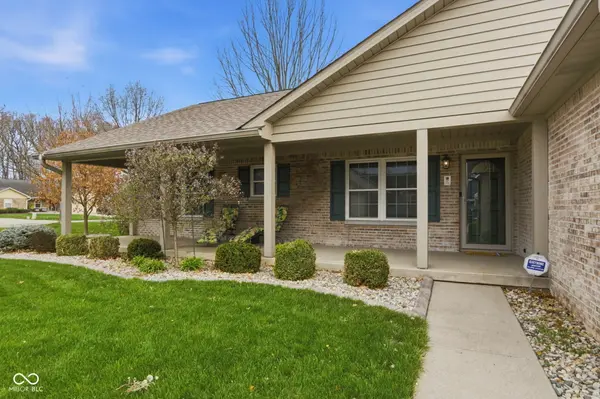 1247 Smoketree DR, Beech Grove, IN 46107