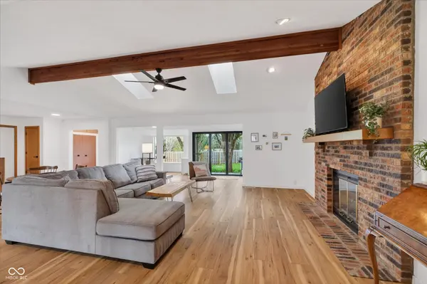 5021 Tudor CIR, Carmel, IN 46033