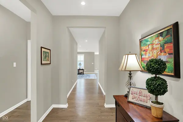 8239 Peggy CT, Zionsville, IN 46077