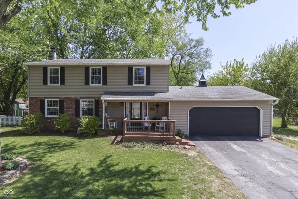701 Meadowview LN, Greenwood, IN 46142