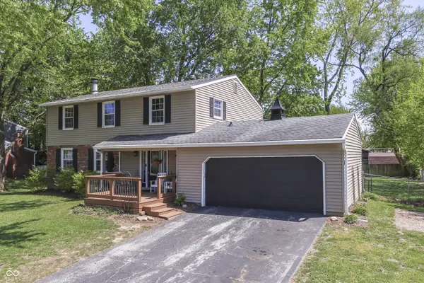 701 Meadowview LN, Greenwood, IN 46142