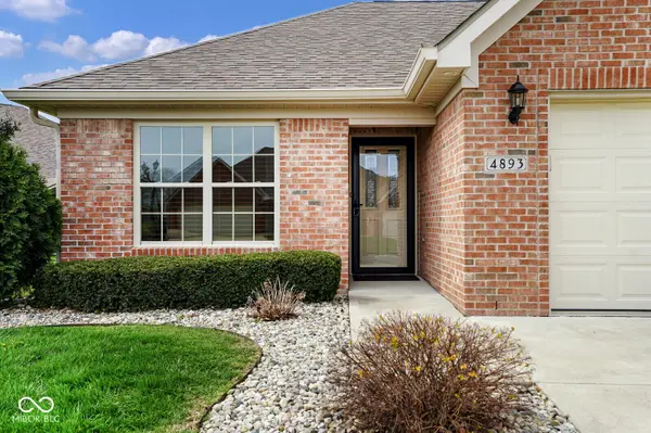 4893 W Harrisburg CT, New Palestine, IN 46163