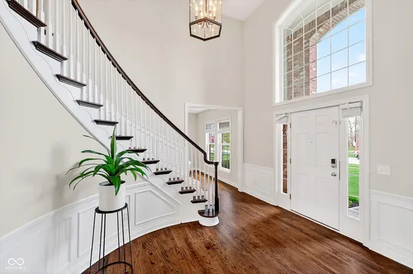 9375 Cobblestone CT, Zionsville, IN 46077